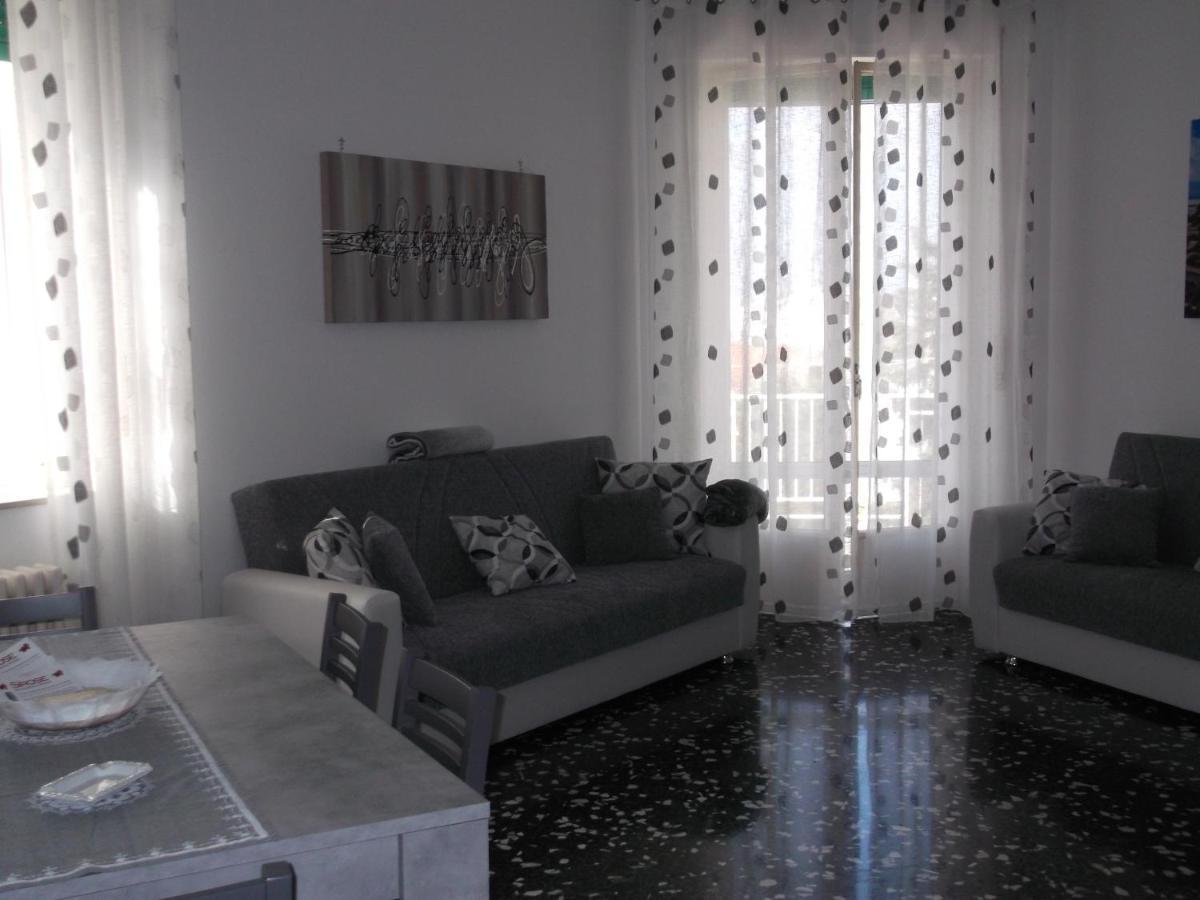 Da Livia Apartment Locorotondo Bagian luar foto